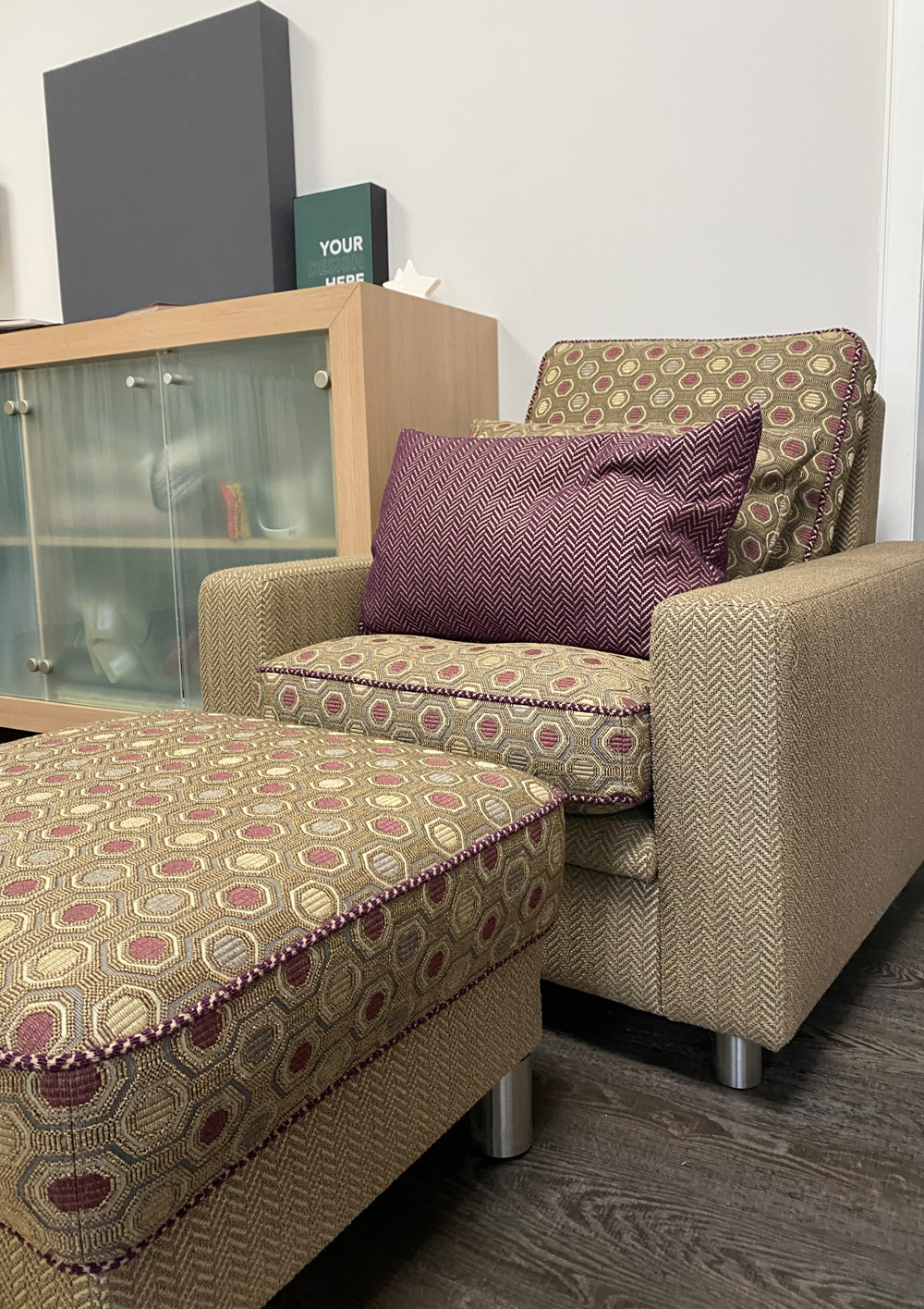 Sessel mit Hocker 1